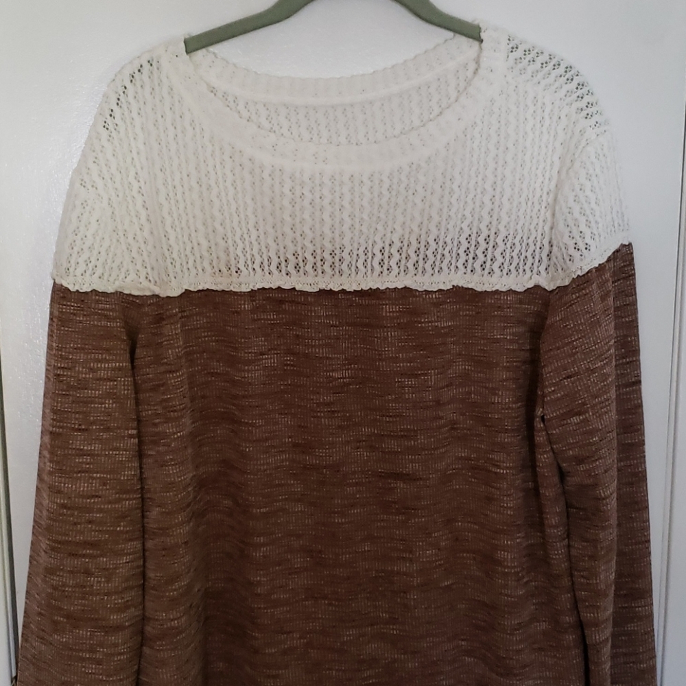 Lace shoulder long sleeve shirt